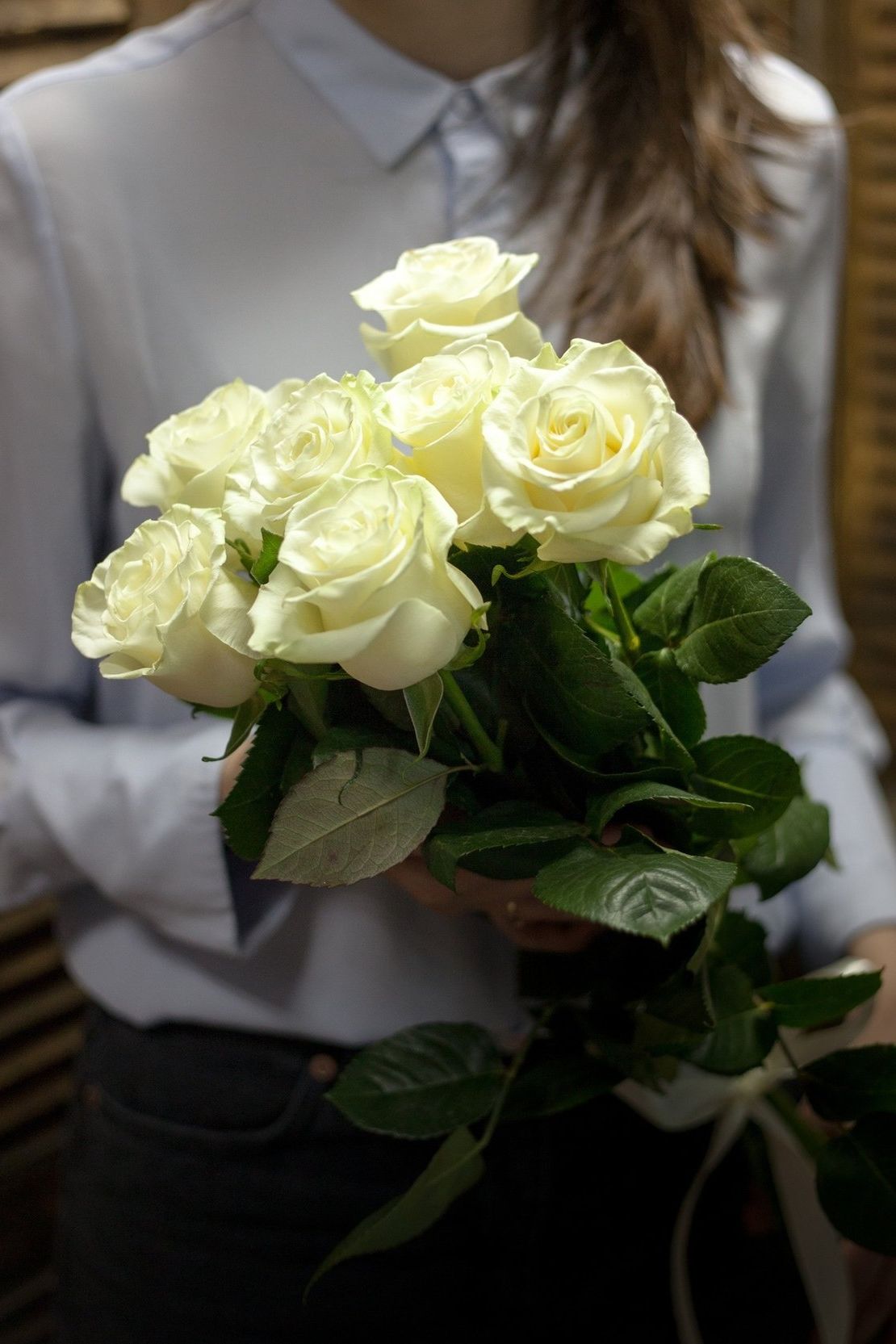 шляпная коробка с розами и гипсофилой для подарка в Орске