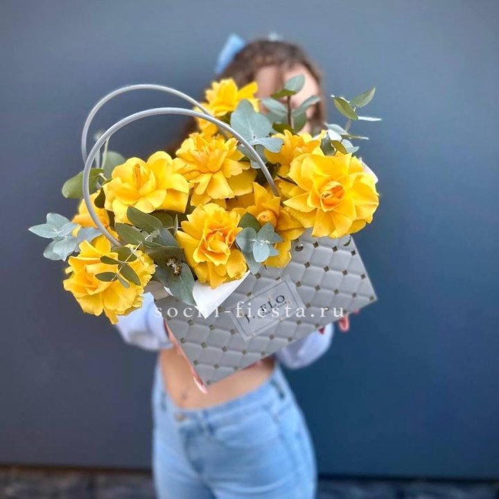 Сумочка с розами "Эдель" в Орске