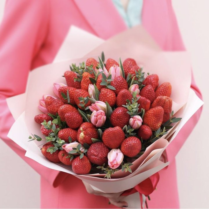 Тюльпаны и клубника в Орске