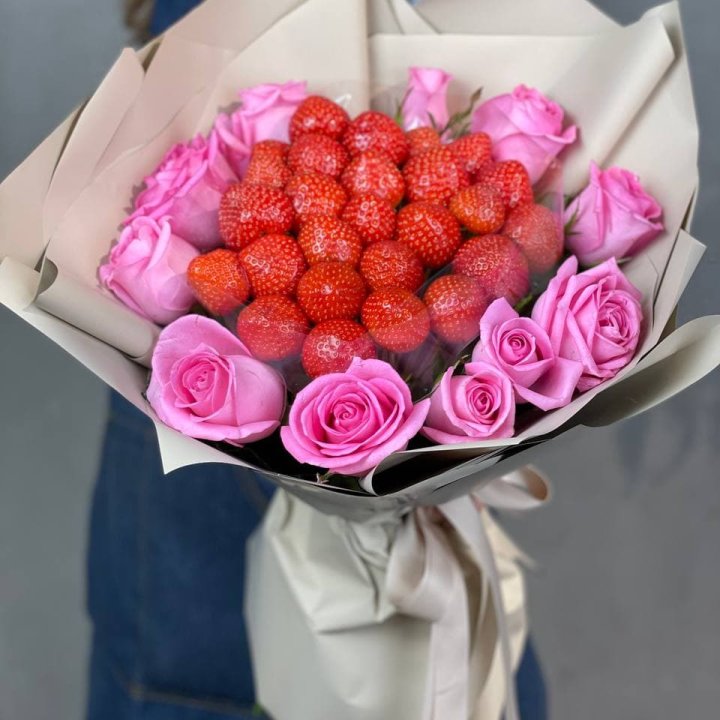 Клубника и розы в Орске