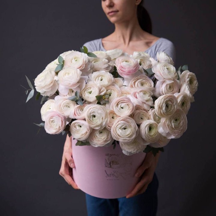 Бокс с ранункулюсами в Орске