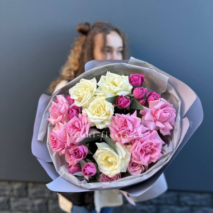 Букет французских и пионовидных роз в Орске