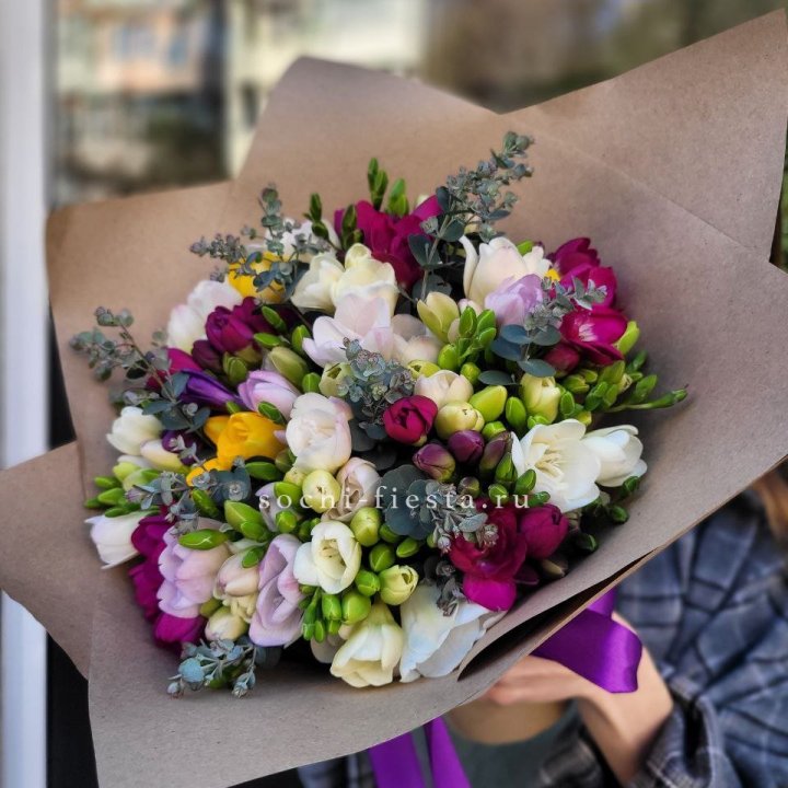 Букет фрезий "Радуга" в Орске