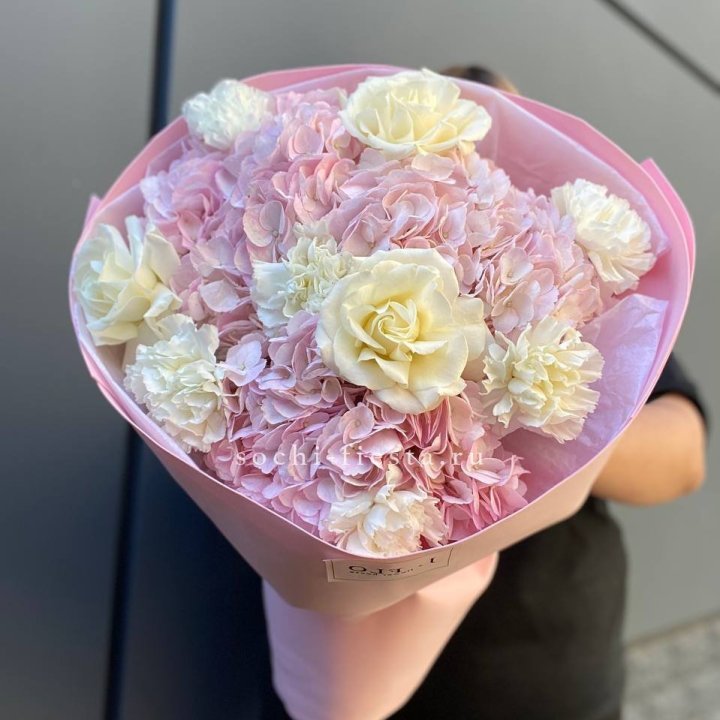  Букет гортензий и роз  в Орске