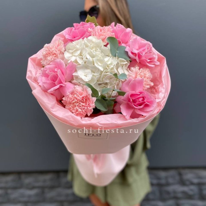  Букет роз и гортензии "Навола" в Орске