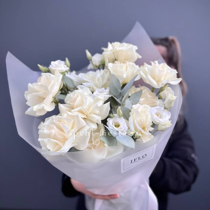 Букет французских роз и эустомы  в Орске