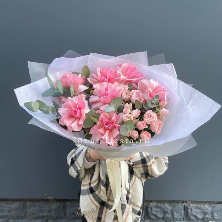 Букет французских и пионовидных роз  в Орске