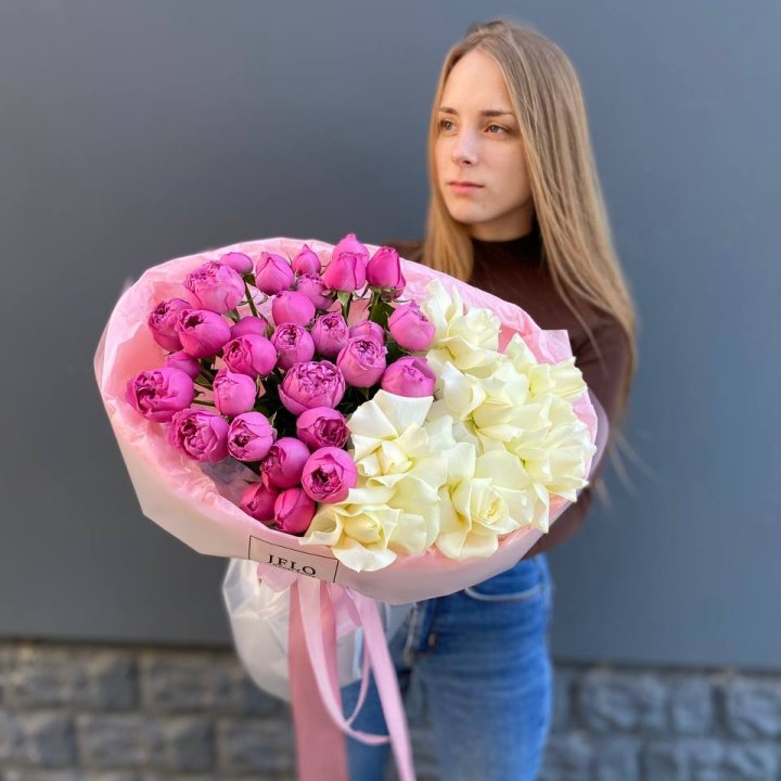 Дуо белых и кустовых роз в Орске