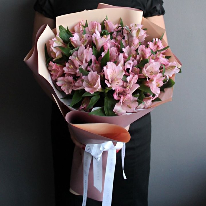 Букет розовых альстромерий в Орске