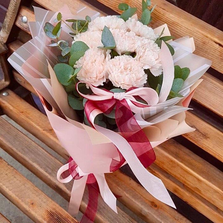 Диантусы с эвкалиптом в Орске