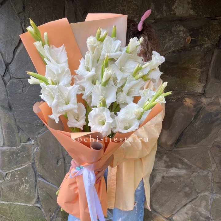 Букет белых гладиолусов  в Орске