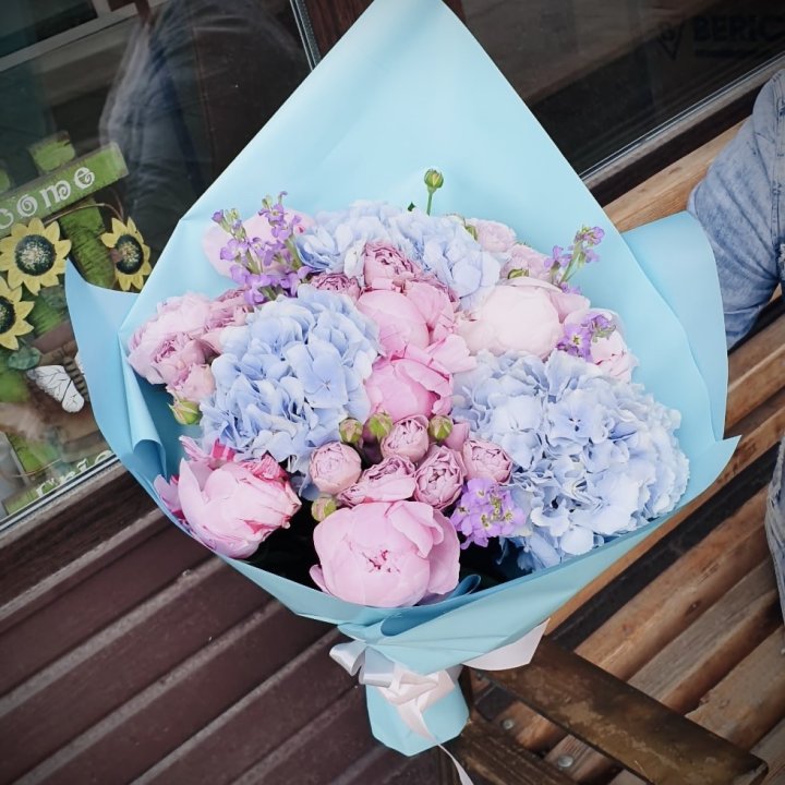 Букет с гортензиями "Блубери" в Орске