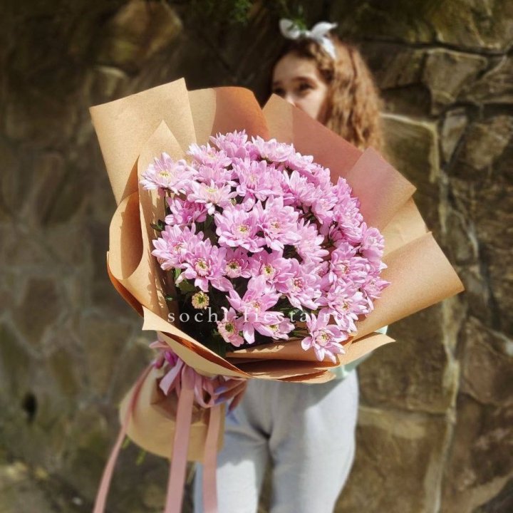 Букет хризантем в крафте в Орске