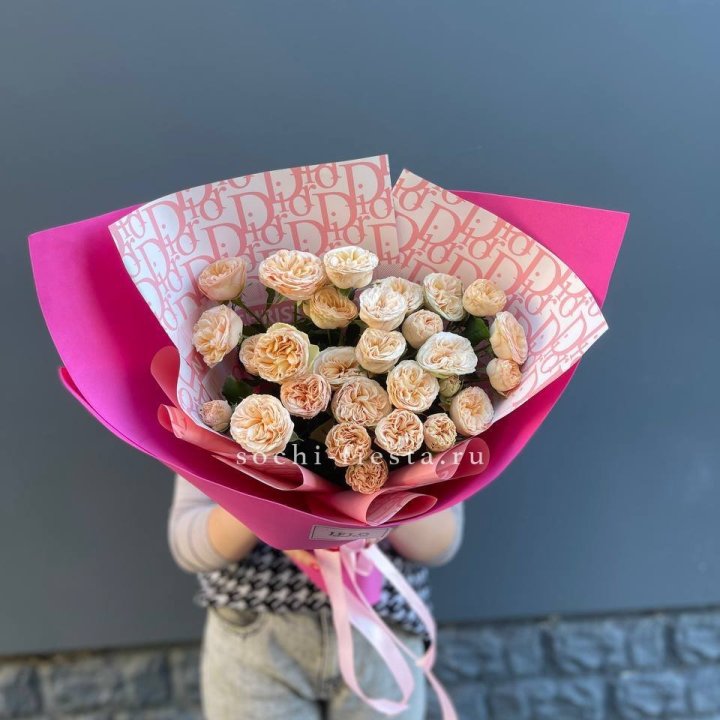 9 пионовидных роз в Орске