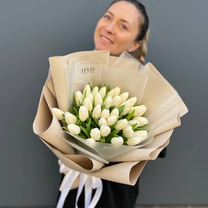 35 белых тюльпанов в Орске