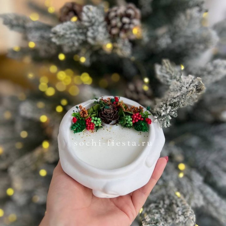 Свеча ароматическая в гипсе Руки с шишкой в Орске