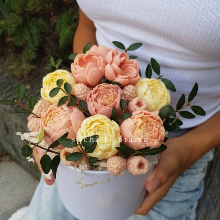 Шоколадный букет с ягодами в Орске