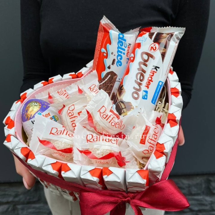 Подарочный набор сердце с Киндерами и Рафаэлло в Орске