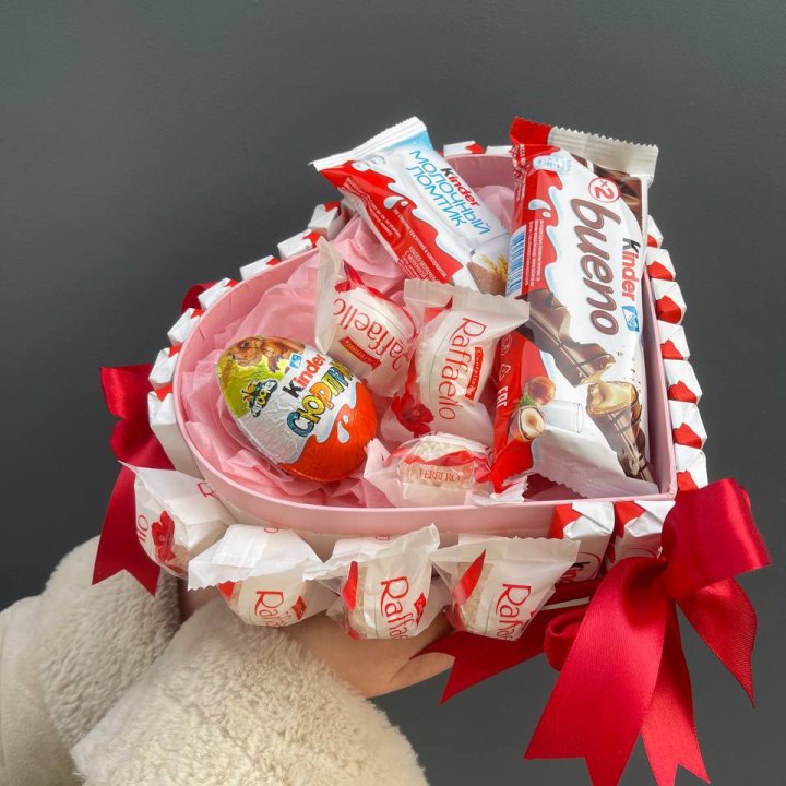 Бокс киндерами и раффаэлло в Орске