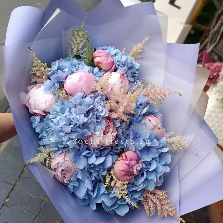 Дизайнерский букет с гортензией №3 в Орске