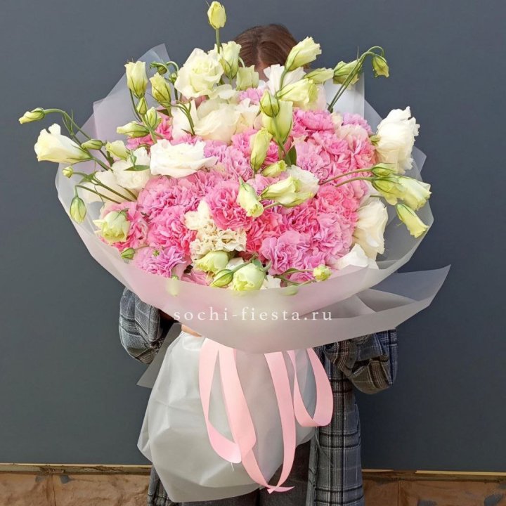 Букет из эустом и диантусов  в Орске