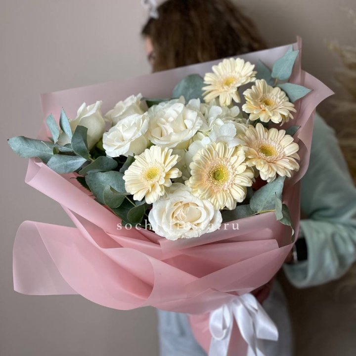 Букет роз, гортензии, гербер  в Орске