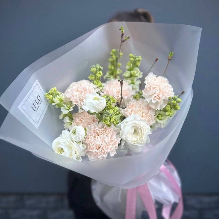 Букет маттиолы и ранункулюсов  в Орске