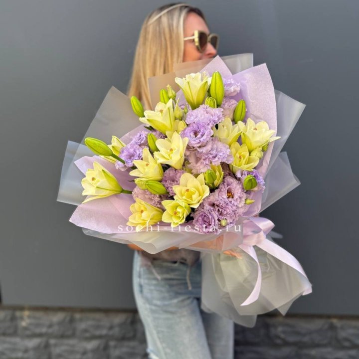  Букет лилий и эустом в Орске