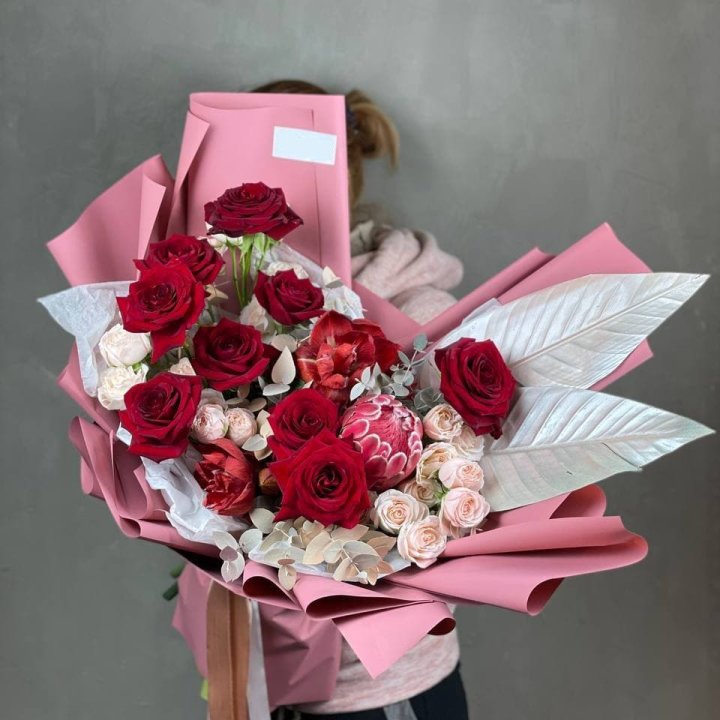 Дизайнерский букет "Ред Вильвет" в Орске