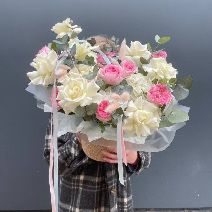 Кашпо с розами в Орске