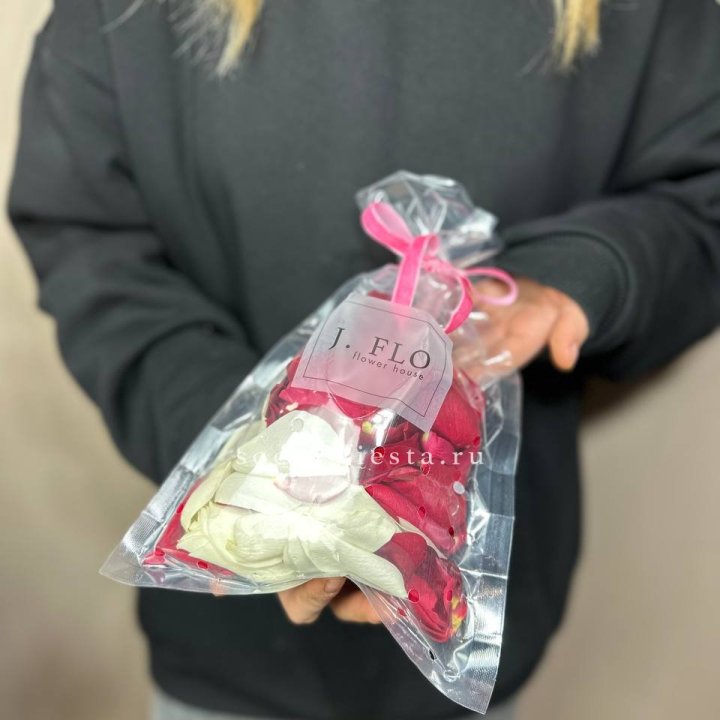 Лепестки роз в Орске