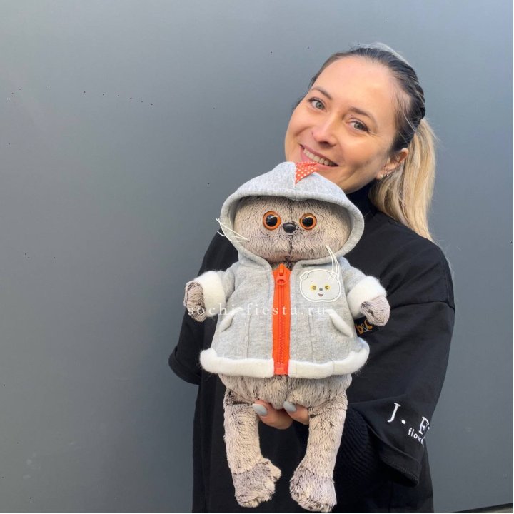 Кот Басик в толстовке в Орске