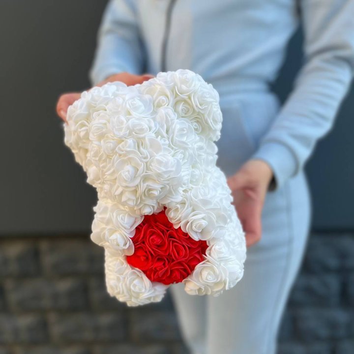 Медведь с красным седцем в Орске