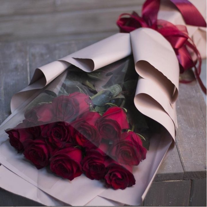 11 голландских роз в оформлении в Орске