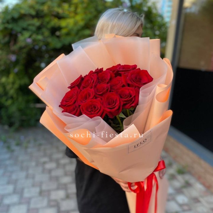 15 голландских роз в оформлении в Орске