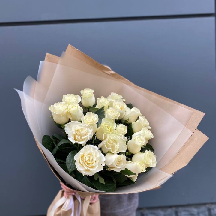  Букет  высоких белых роз   в Орске