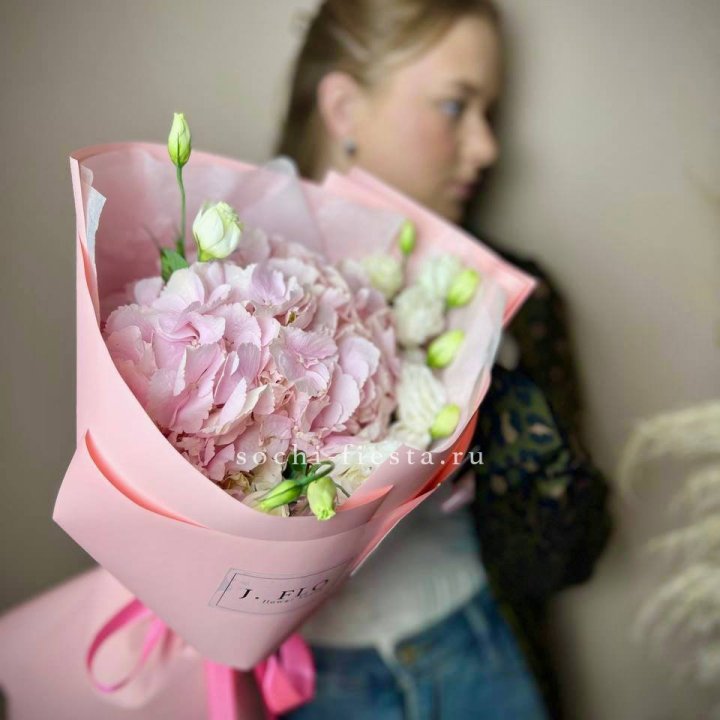 Букет с гортензией №2 в Орске