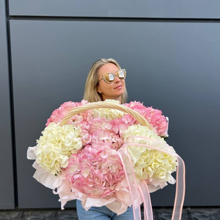 7 гортензий в корзине в Орске