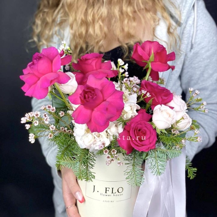 Новогодняя композиция в коробке пинк розе в Орске