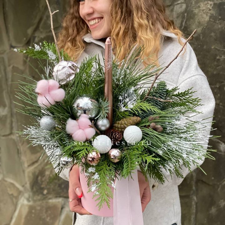 Новогодняя композиция в коробке пинк в Орске