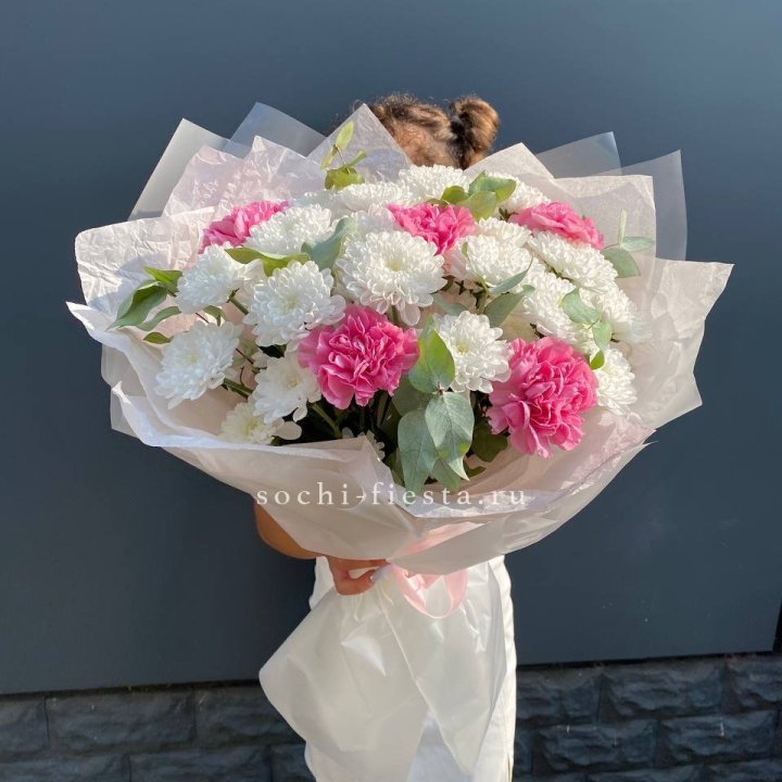  Букет  хризантем и диантусов "Воздушный" в Орске