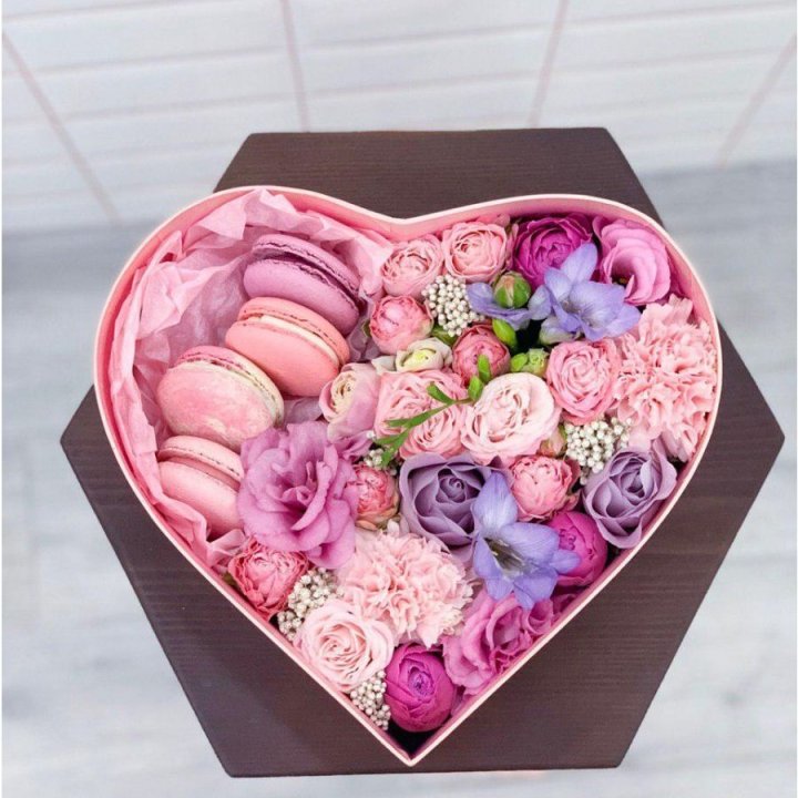 Бокс-сердце с макаронс  в Орске