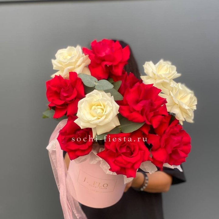 13 Французских роз в боксе в Орске