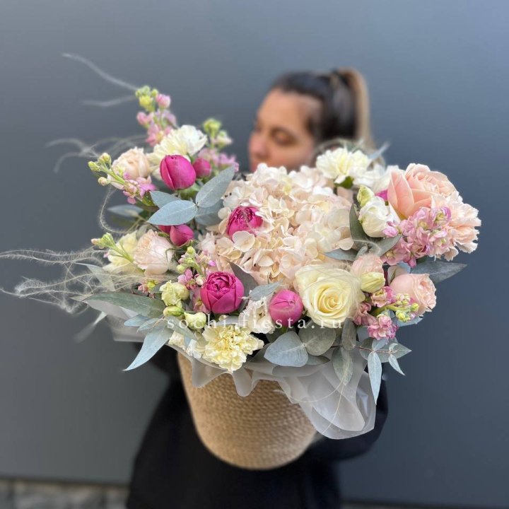 Цветочная композиция в джутовом боксе  в Орске