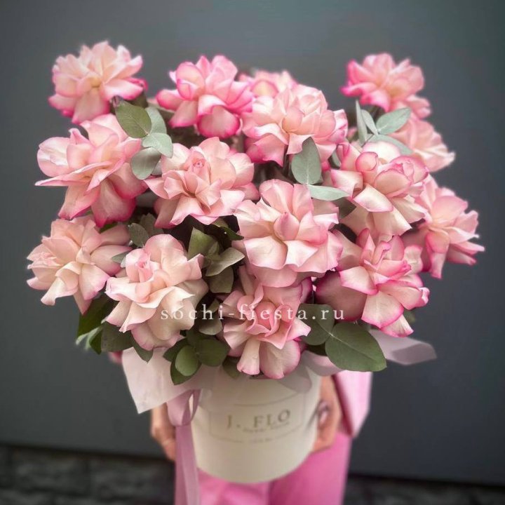 17 Французских  роз Венди в боксе в Орске