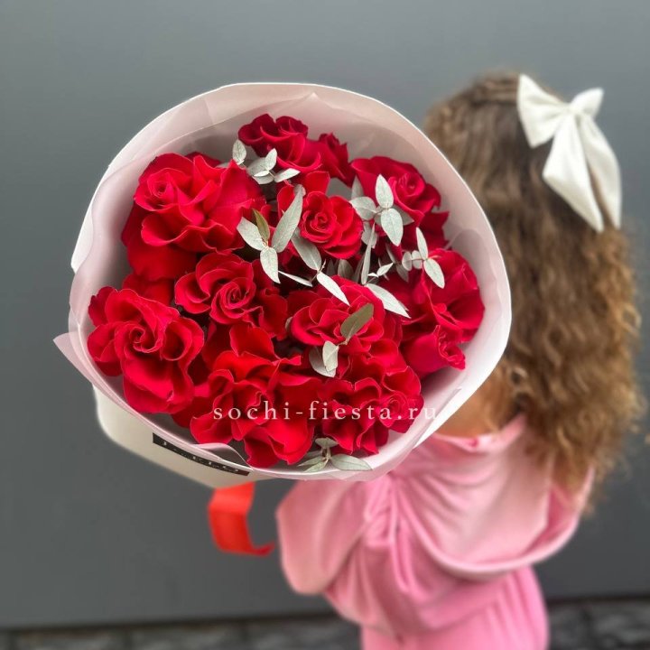 11 Красных французских роз в Орске