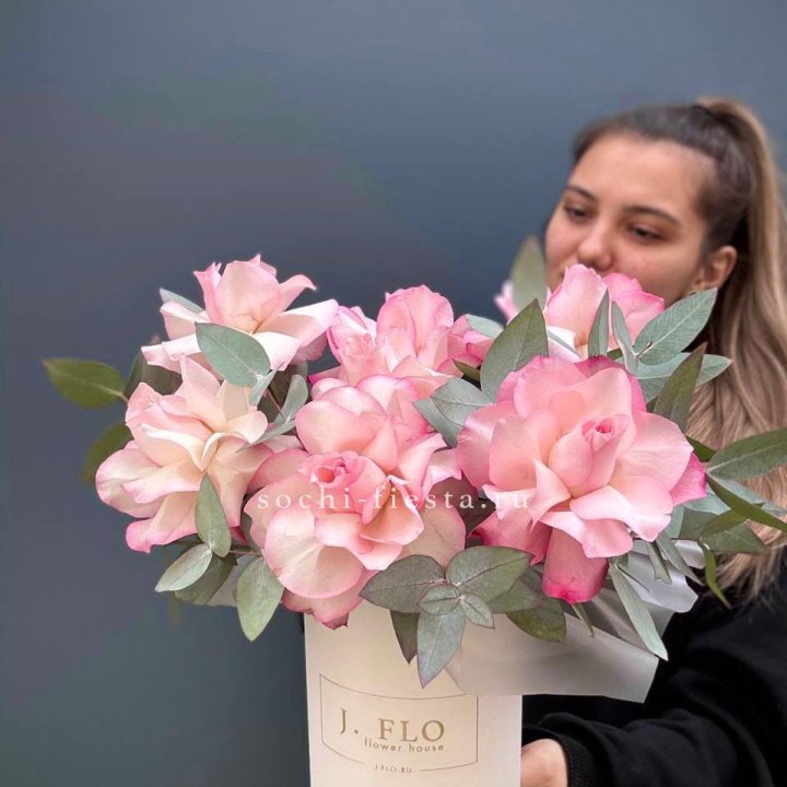 7 Французских роз в боксе в Орске