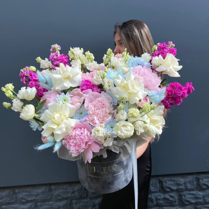 Дизайнерский цилиндр "Пионы гарден" в Орске