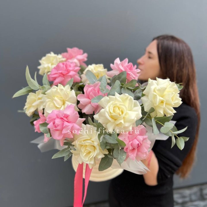 Зефирный бокс из 17 французских роз микс в Орске