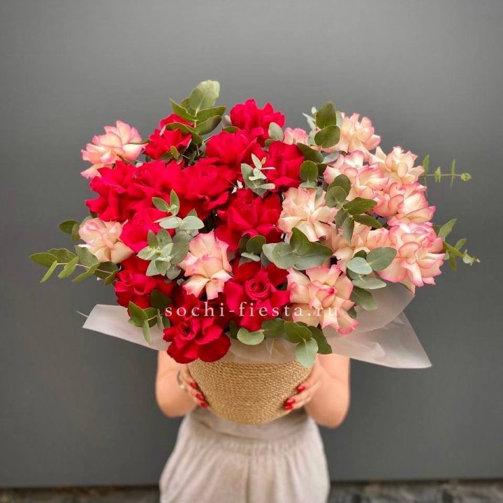 25 Французских роз в джутовом кашпо  в Орске